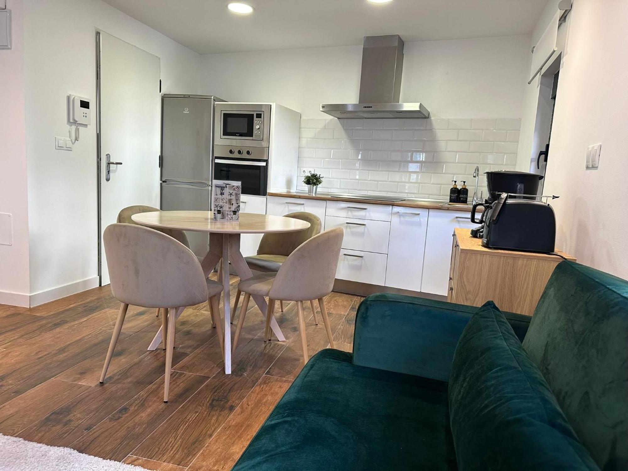 Apartamentos Urbanin I Plaza Ayuntamiento Кудільєро Екстер'єр фото